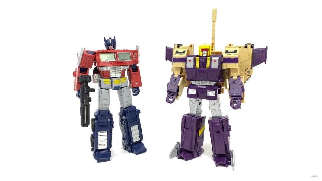 Transformers Legacy Blitzwing First Look In Hand Image  (36 of 61)